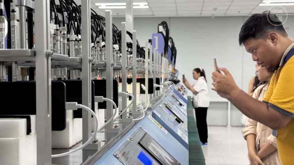 Begini Proses Uji Durabilitas Smartphone realme, Langsung dari Pabrik Pusat di&nbsp;Tiongkok